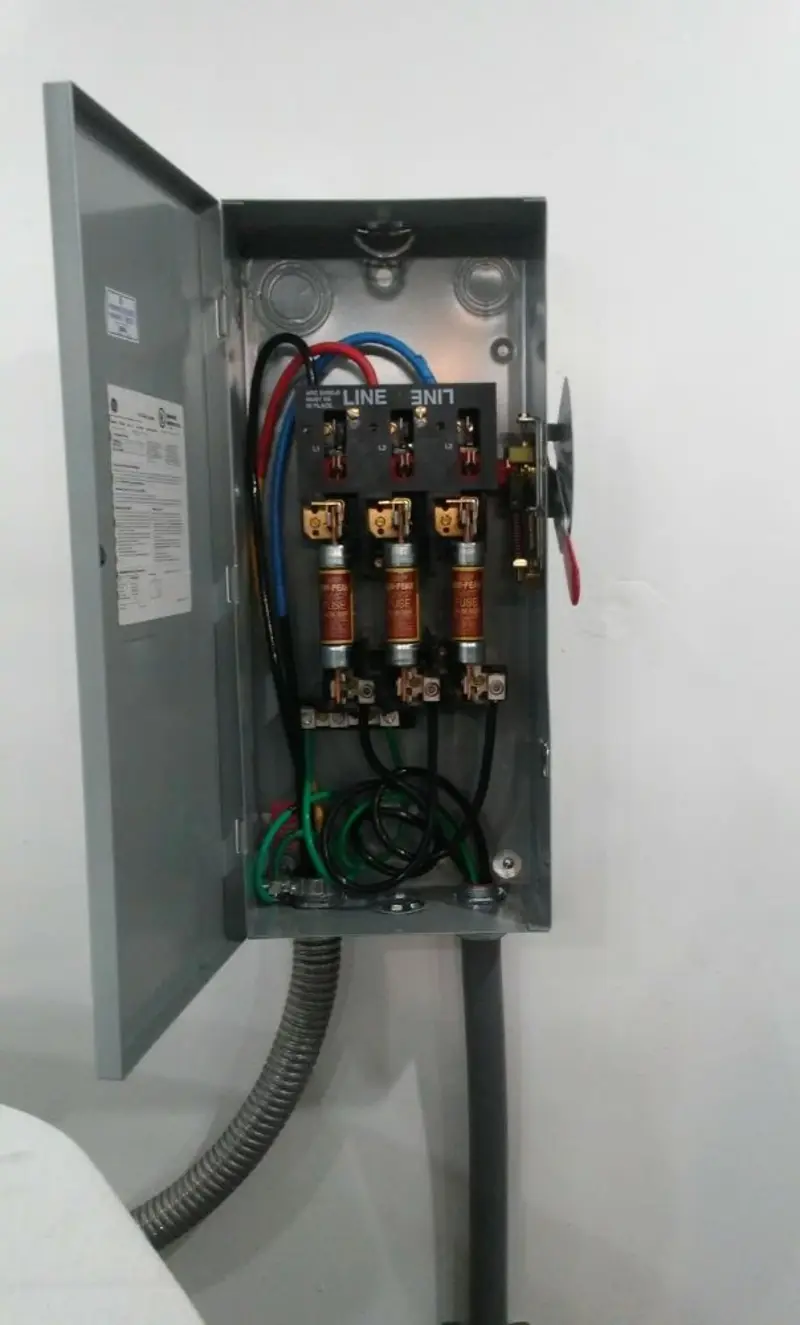 Three-phase disconnect switch installed for Smoke Detector Installation in Roseburg